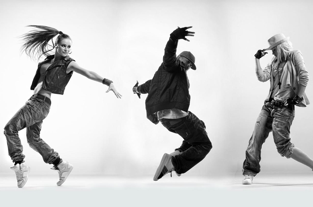 Cours de Street Jazz au Studio Julie à Lyon, danse moderne alliant technique jazz et énergie urbaine sur des musiques actuelles.